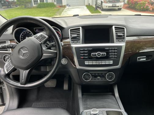 Photo 5 of 6 of 2015 Mercedes-Benz M-Class ML 350 4MATIC
