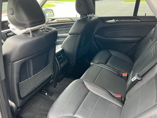 Photo 6 of 6 of 2015 Mercedes-Benz M-Class ML 350 4MATIC