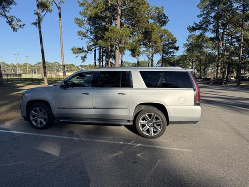 2018 Cadillac Escalade ESV Luxury