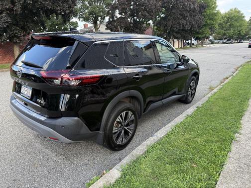 Black 2021 Nissan Rogue SV