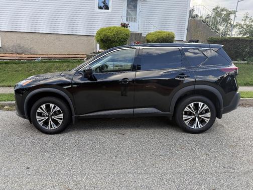 Black 2021 Nissan Rogue SV