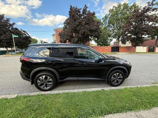 Black 2021 Nissan Rogue SV