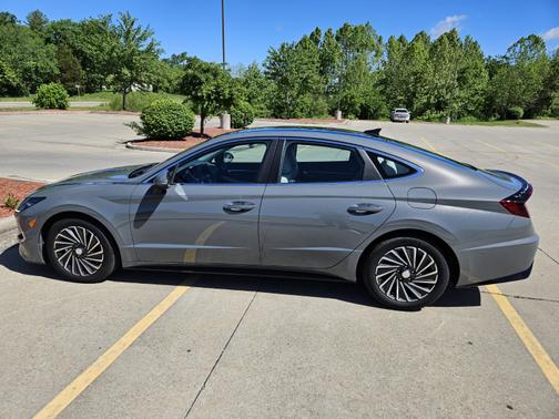 2023 Hyundai SONATA Hybrid Limited