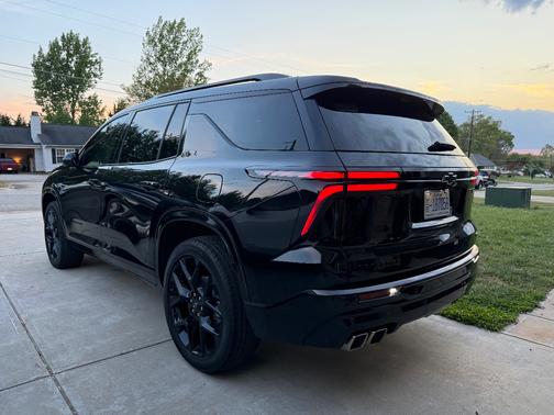 Black 2024 Chevrolet Traverse RS