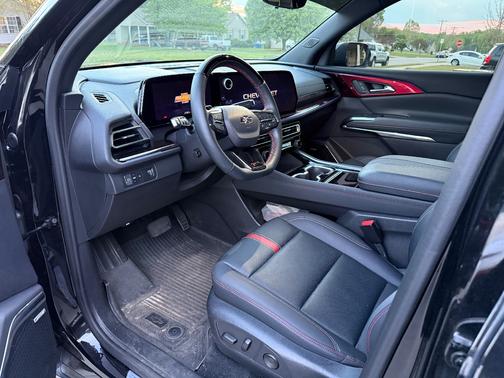 Black 2024 Chevrolet Traverse RS