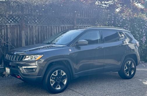 Gray 2018 Jeep Compass Trailhawk