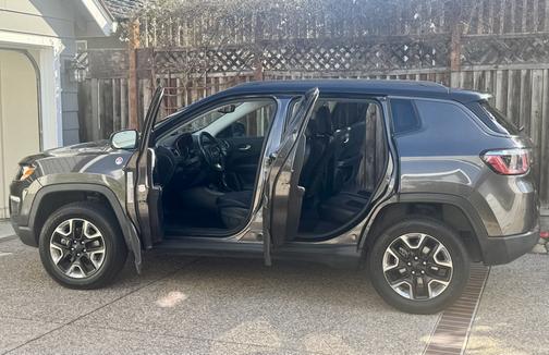 Gray 2018 Jeep Compass Trailhawk