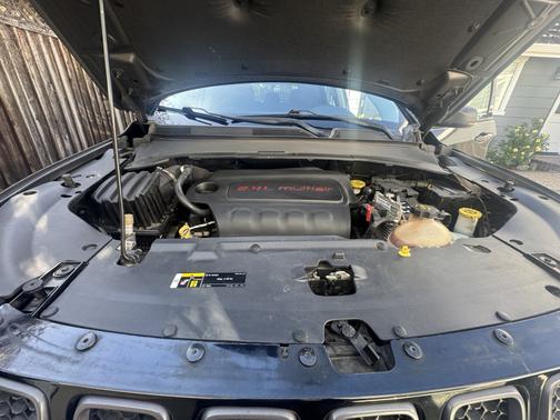 Gray 2018 Jeep Compass Trailhawk