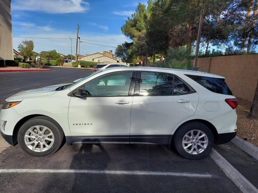 White 2019 Chevrolet Equinox LS