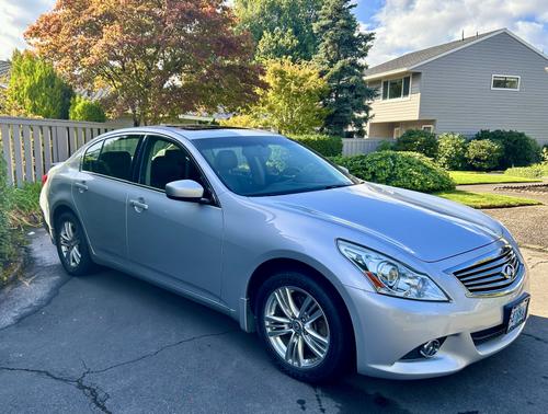 2013 INFINITI G37 x
