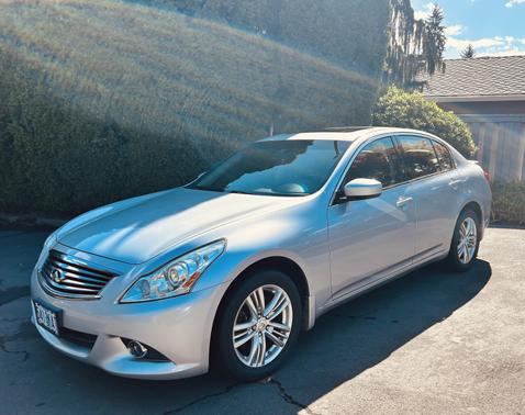 2013 INFINITI G37 x