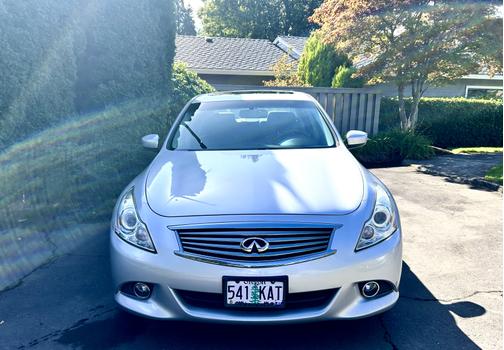 2013 INFINITI G37 x