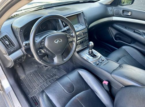 2013 INFINITI G37 x