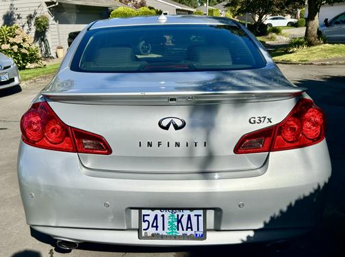 2013 INFINITI G37 x