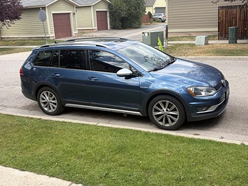 Blue 2017 Volkswagen Golf Alltrack TSI SEL