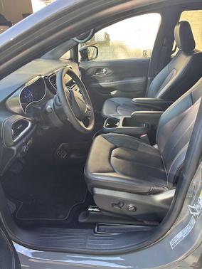 Gray 2025 Chrysler Pacifica Hybrid Select