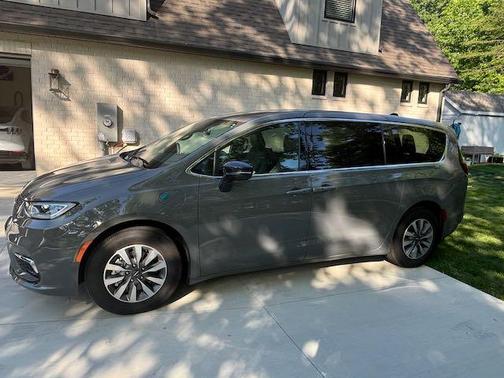 Gray 2025 Chrysler Pacifica Hybrid Select