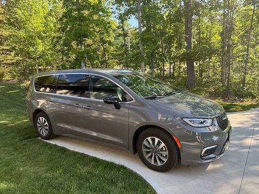 Gray 2025 Chrysler Pacifica Hybrid Select