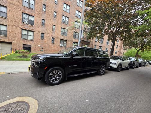 Black 2022 Chevrolet Suburban LT