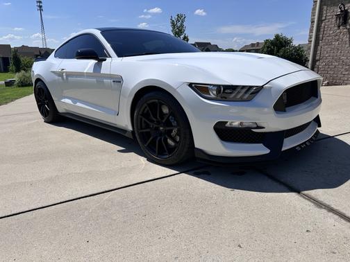 2018 Ford Shelby GT350 Base