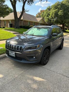 Gray 2019 Jeep Cherokee Latitude Plus