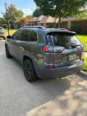 Gray 2019 Jeep Cherokee Latitude Plus