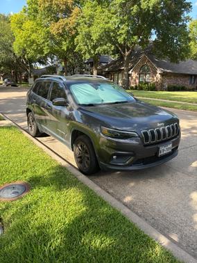 Gray 2019 Jeep Cherokee Latitude Plus