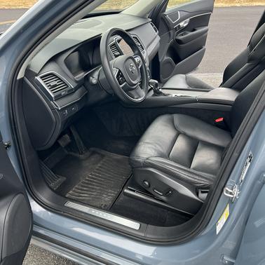 2020 Volvo XC90 T6 Momentum