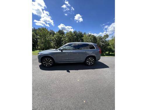 2020 Volvo XC90 T6 Momentum