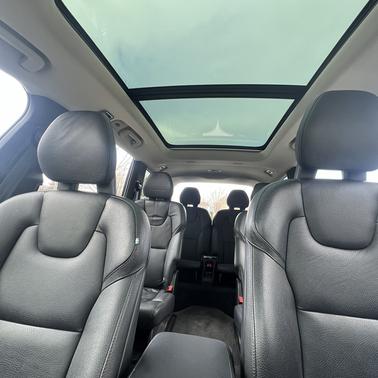 2020 Volvo XC90 T6 Momentum