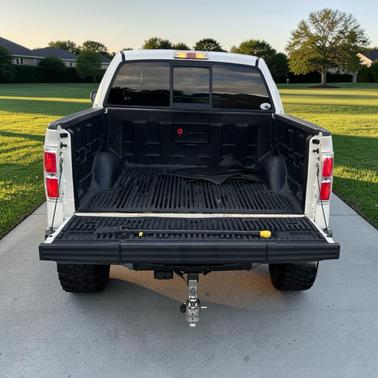 White 2009 Ford F-150 Lariat SuperCrew