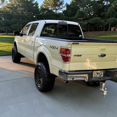 White 2009 Ford F-150 Lariat SuperCrew