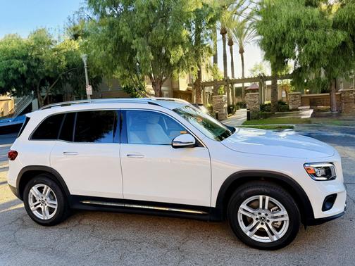 White 2022 Mercedes-Benz GLB 250 Base