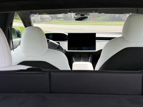 2023 Tesla Model S Plaid