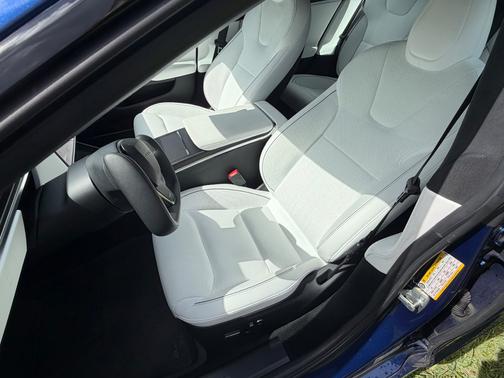 2023 Tesla Model S Plaid