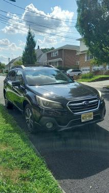 Black 2018 Subaru Outback 2.5i Limited