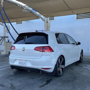 2016 Volkswagen Golf GTI 2.0T SE 4-Door