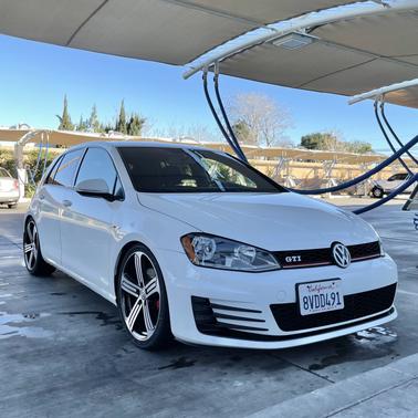 2016 Volkswagen Golf GTI 2.0T SE 4-Door