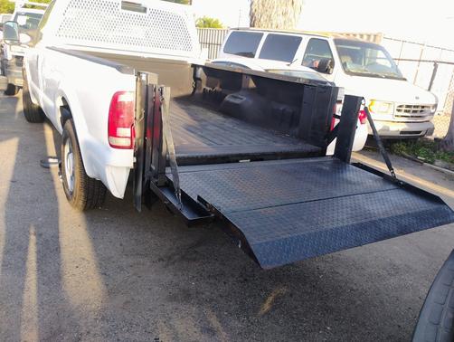 White 2005 Ford F-250 XL Super Duty