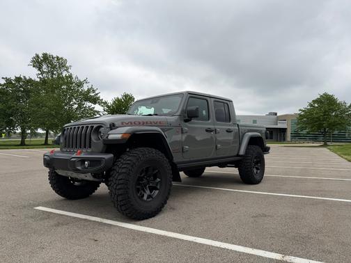 Gray 2022 Jeep Gladiator Mojave