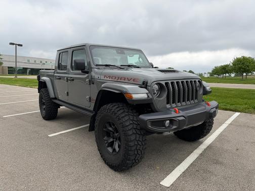 Gray 2022 Jeep Gladiator Mojave