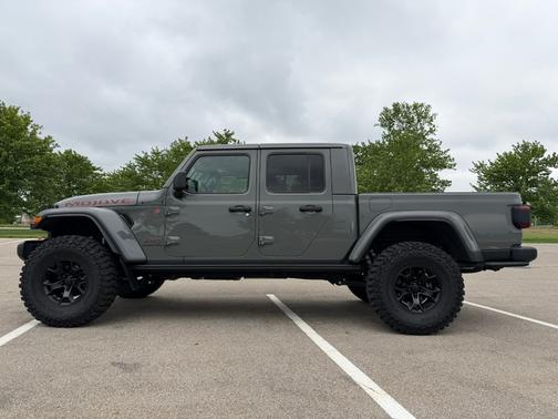 Gray 2022 Jeep Gladiator Mojave