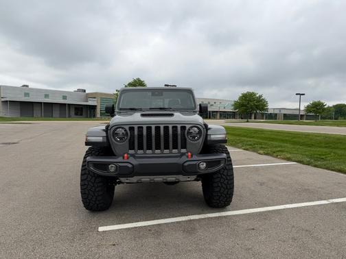 Gray 2022 Jeep Gladiator Mojave