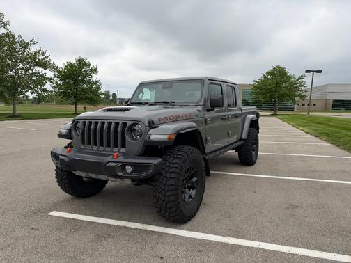 Gray 2022 Jeep Gladiator Mojave