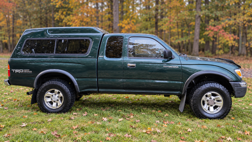 Green 2000 Toyota Tacoma PreRunner Xtracab