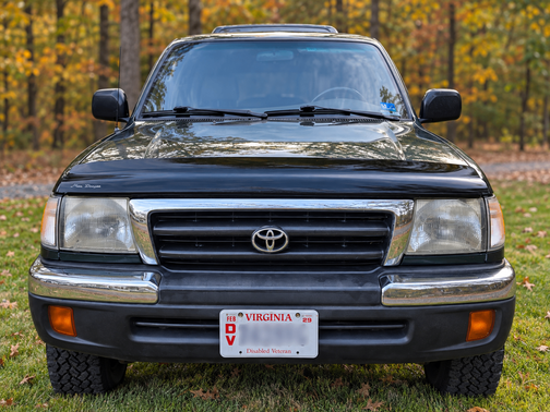 Green 2000 Toyota Tacoma PreRunner Xtracab