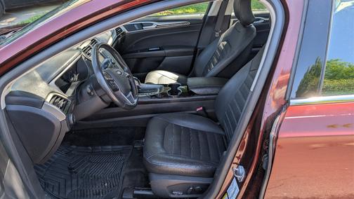 Red 2015 Ford Fusion SE