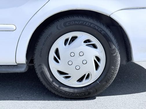 White 1999 Ford Taurus SE