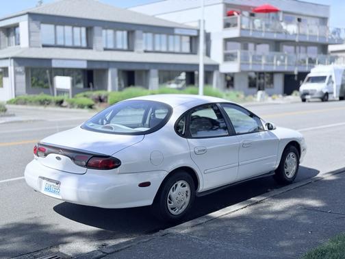White 1999 Ford Taurus SE