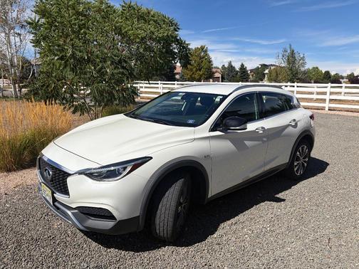 White 2018 INFINITI QX30 Luxury